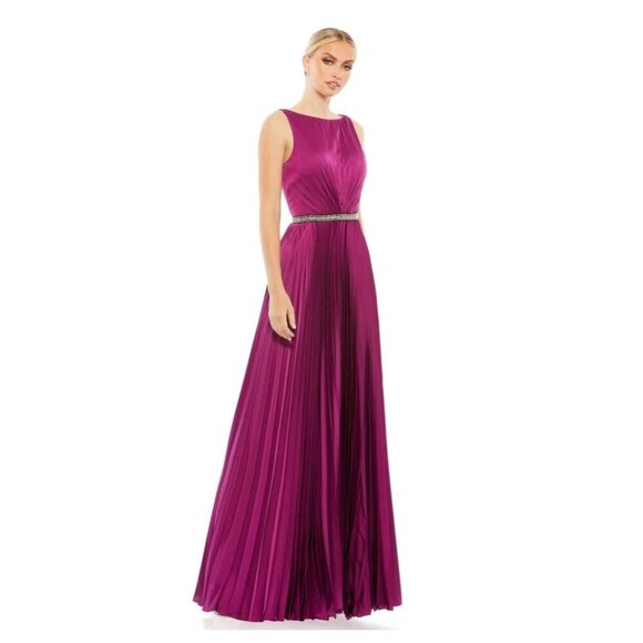 NWT Mac Duggal Pleated Sleeveless Bateau Gown Berry 6 #9839 - Picture 1 of 11
